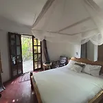 Zanzllywood Uroa Beach Apartments